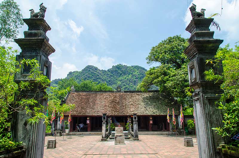 409 - Vietnam - Hoa Lu - templo a Le Dai Hanh 02
